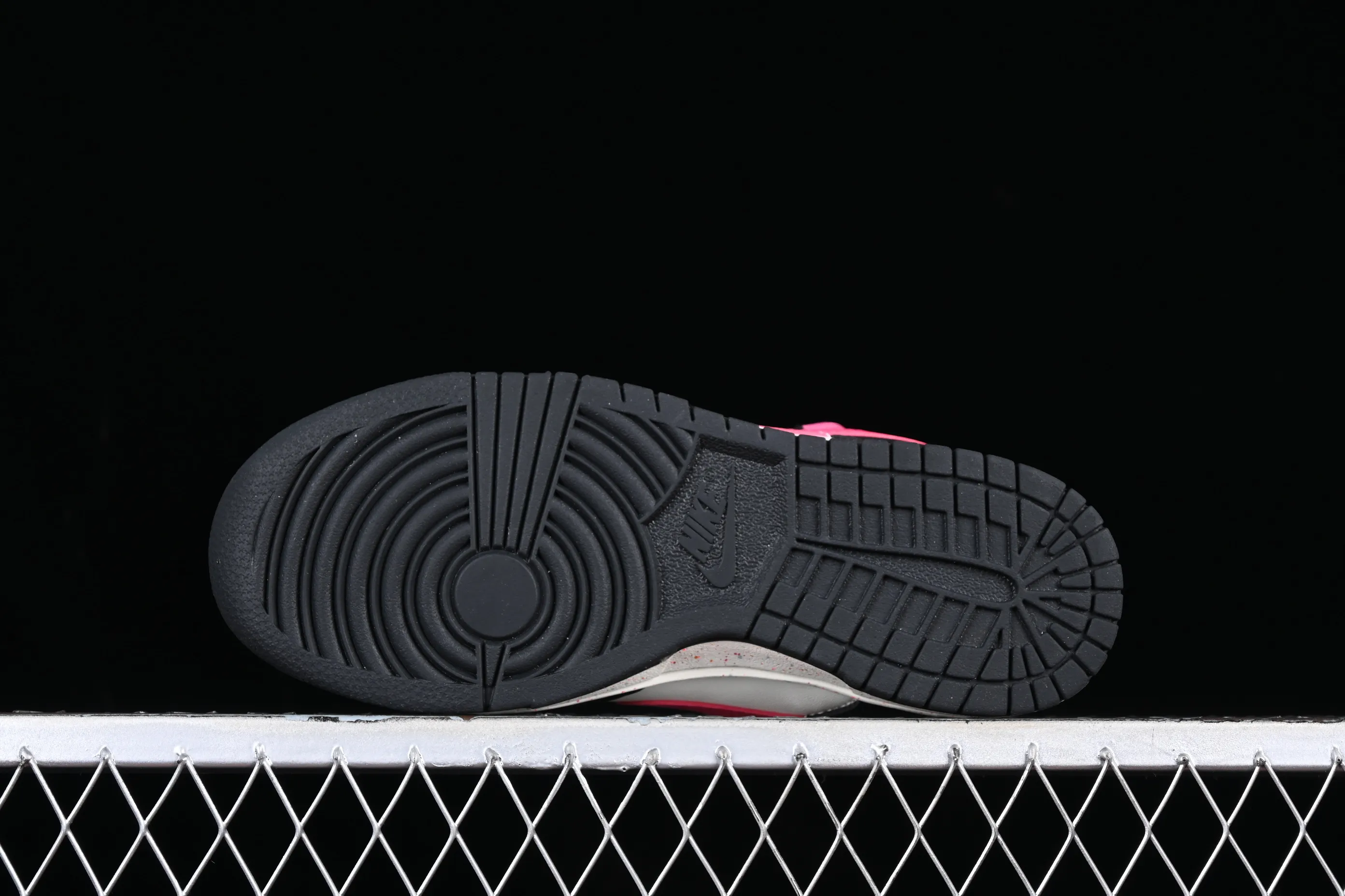 All Categories Nk SB Dunk Series Nk SB Dunk Low Low-top sneakers J version Nk Dunk Low "Multi Color" Vibrant three hooks Customized version of deconstructed strap casual sneakers FD4623-131